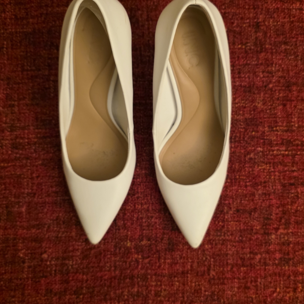INC International Concepts White Pointed Heels - Picture 3 of 8